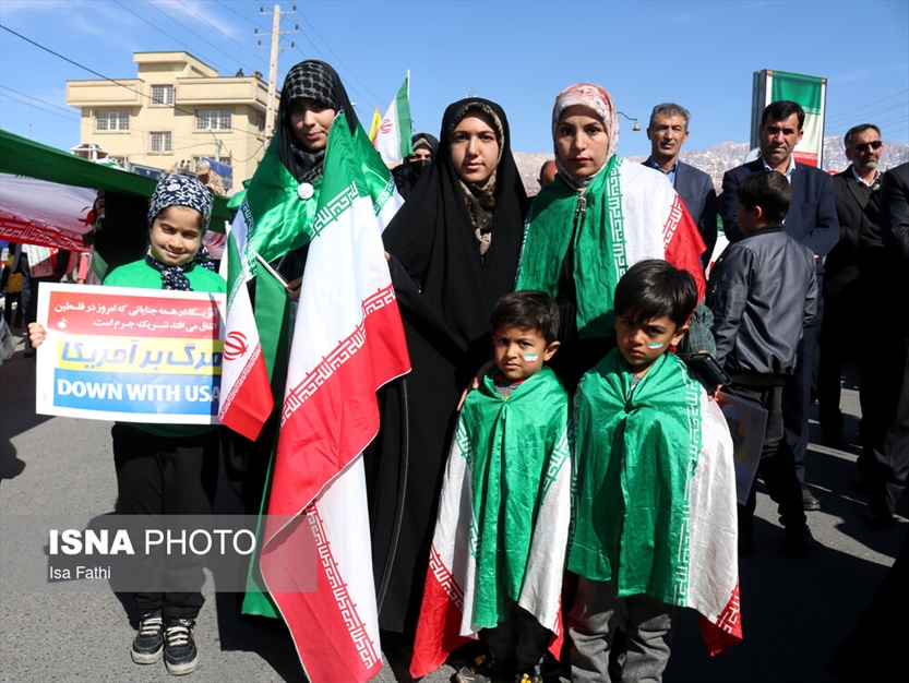 حضور نوجوانان در راهپیمایی ۲۲ بهمن