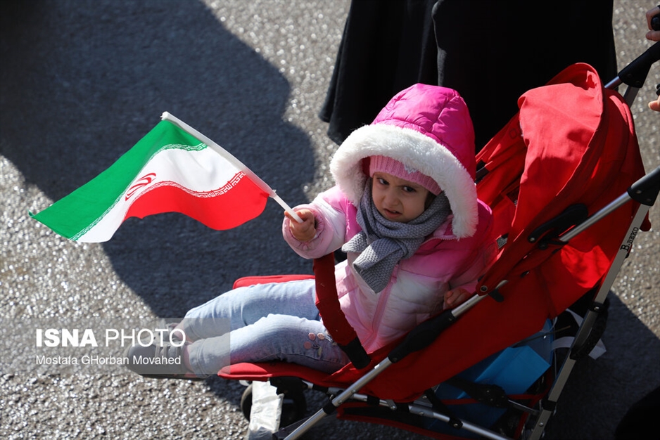 حضور نوجوانان در راهپیمایی ۲۲ بهمن