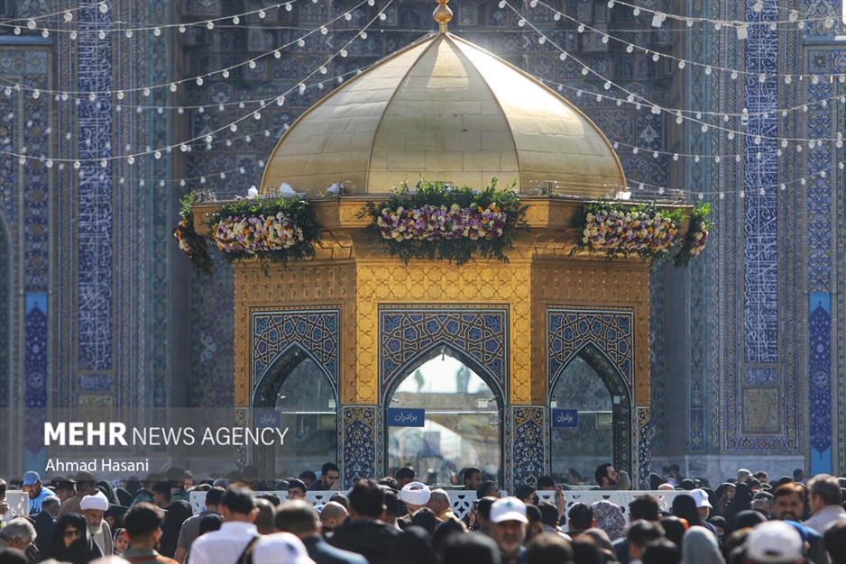 حرم مطهر رضوی در روز میلاد قمر بنی‌هاشم (ع)