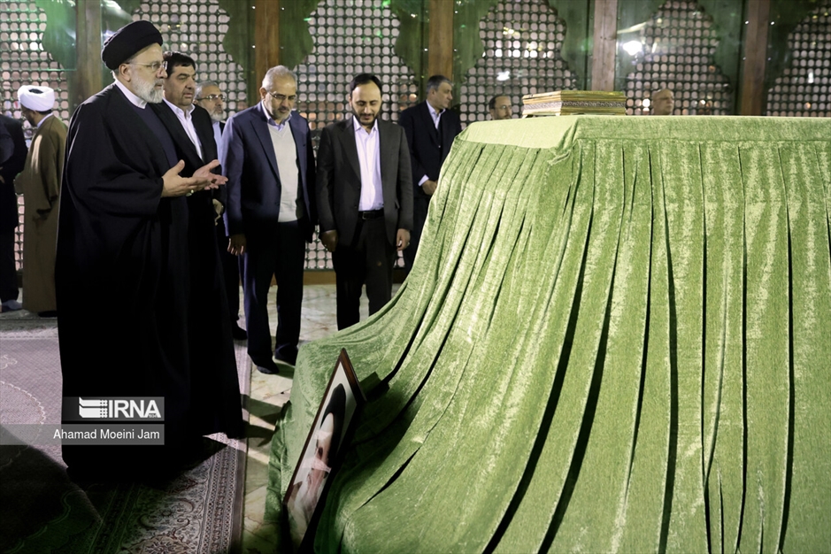 تجدید میثاق اعضای هیات دولت با امام راحل (ره)