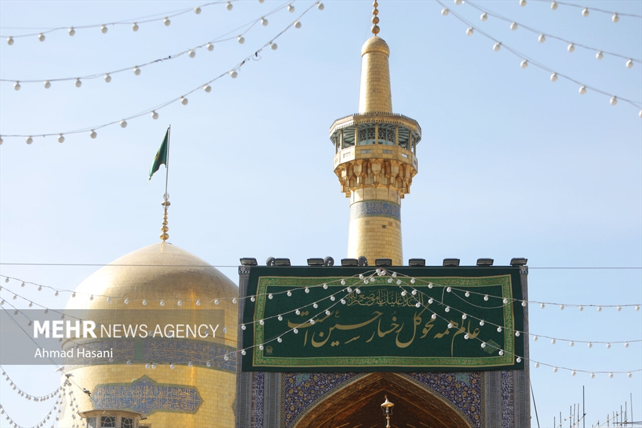 حرم مطهر رضوی در روز میلاد قمر بنی‌هاشم (ع)