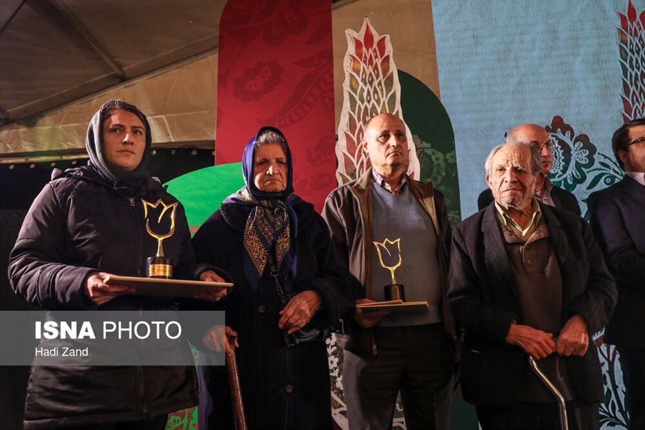 عطرافشانی و گلباران مزار شهدای ادیان توحیدی