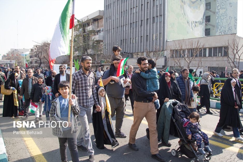 حضور نوجوانان در راهپیمایی ۲۲ بهمن