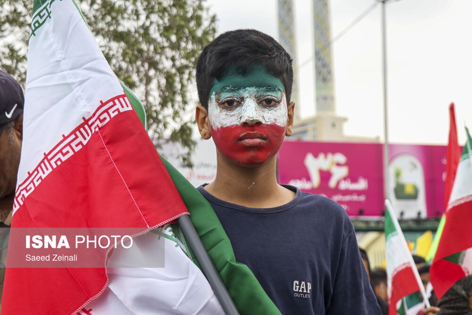 حضور نوجوانان در راهپیمایی ۲۲ بهمن