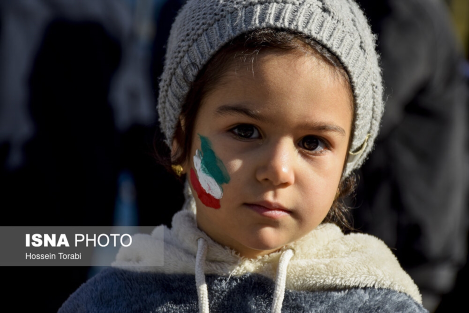 حضور نوجوانان در راهپیمایی ۲۲ بهمن