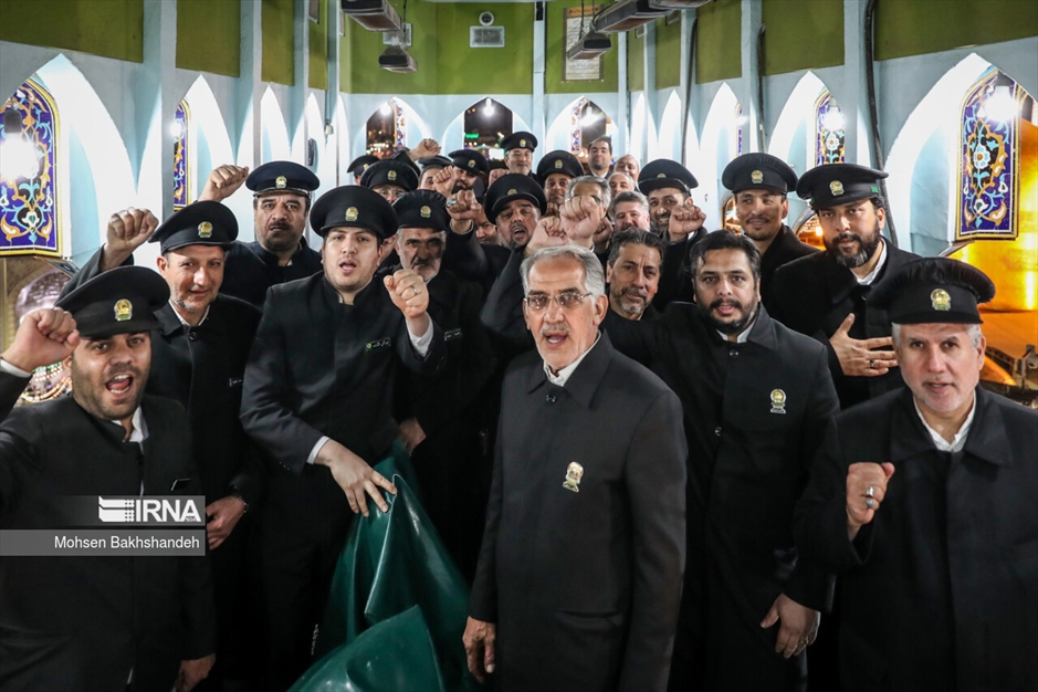 طنین نوای الله اکبر از گلدسته های حرم رضوی