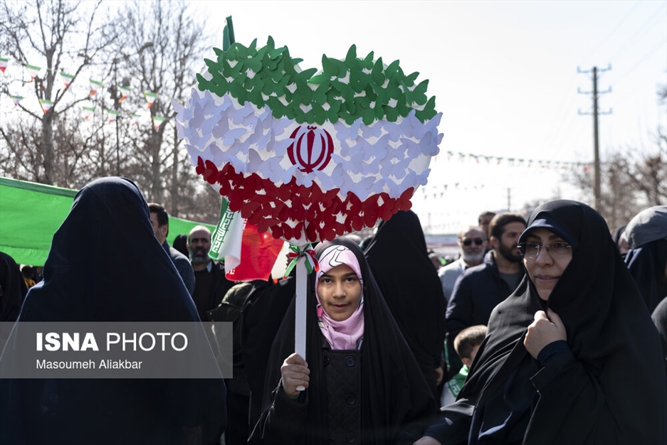 حضور نوجوانان در راهپیمایی ۲۲ بهمن