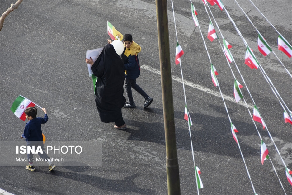 حضور نوجوانان در راهپیمایی ۲۲ بهمن