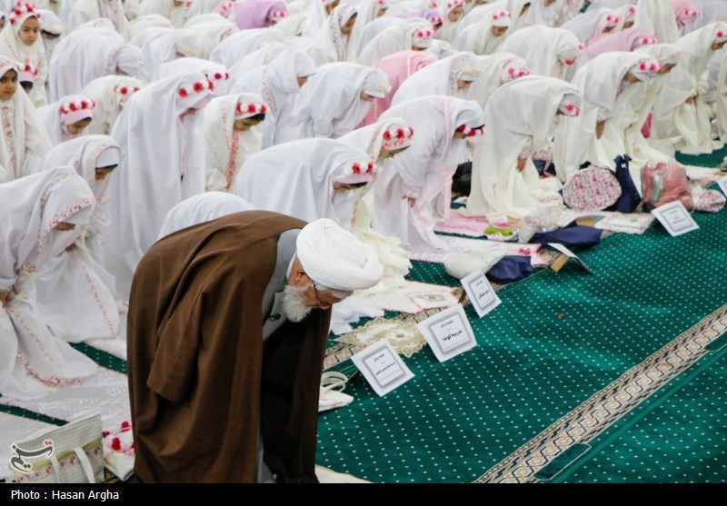 جشن تکلیف دو هزار نفری دانش آموزان دختر زنجانی