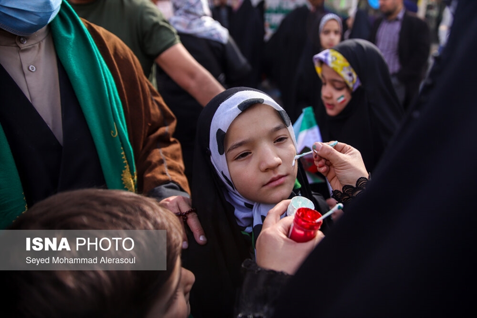 حضور نوجوانان در راهپیمایی ۲۲ بهمن