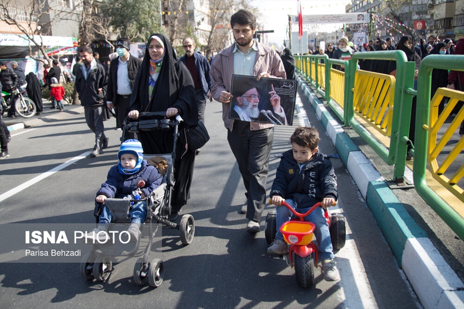 حضور نوجوانان در راهپیمایی ۲۲ بهمن