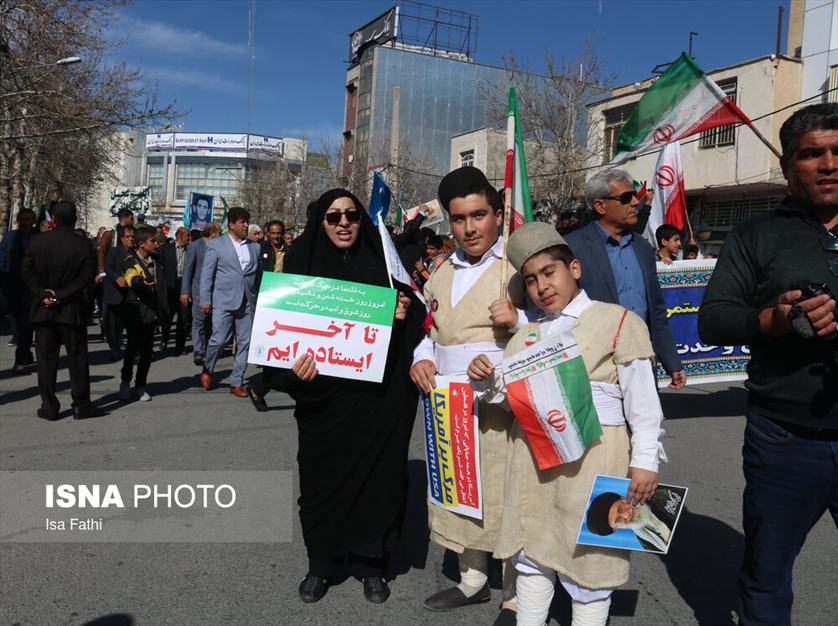 حضور نوجوانان در راهپیمایی ۲۲ بهمن