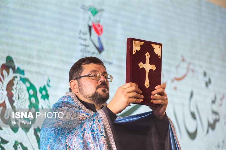 عطرافشانی و گلباران مزار شهدای ادیان توحیدی