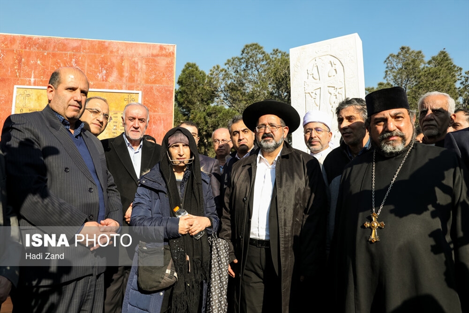 عطرافشانی و گلباران مزار شهدای ادیان توحیدی