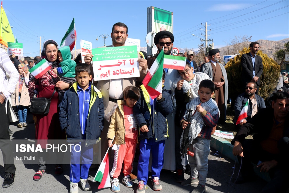 حضور نوجوانان در راهپیمایی ۲۲ بهمن
