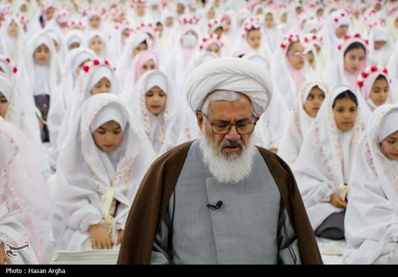 جشن تکلیف دو هزار نفری دانش آموزان دختر زنجانی