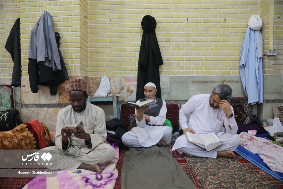 اعتکاف طلاب غیر ایرانی در قم