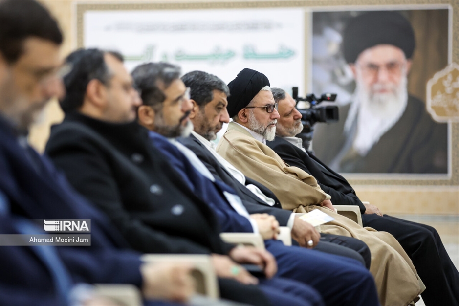 تجدید میثاق اعضای هیات دولت با امام راحل (ره)