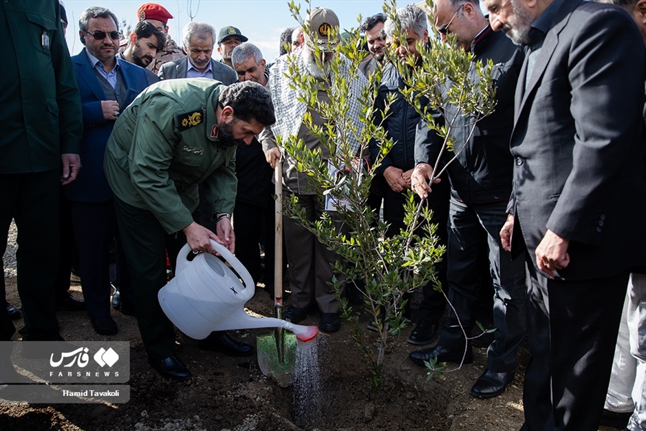 آیین کاشت ۲۴۰۰۰ نهال به یاد شهدا