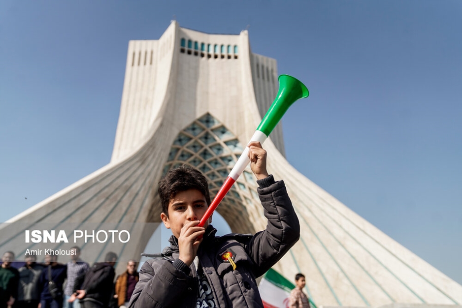 حضور نوجوانان در راهپیمایی ۲۲ بهمن