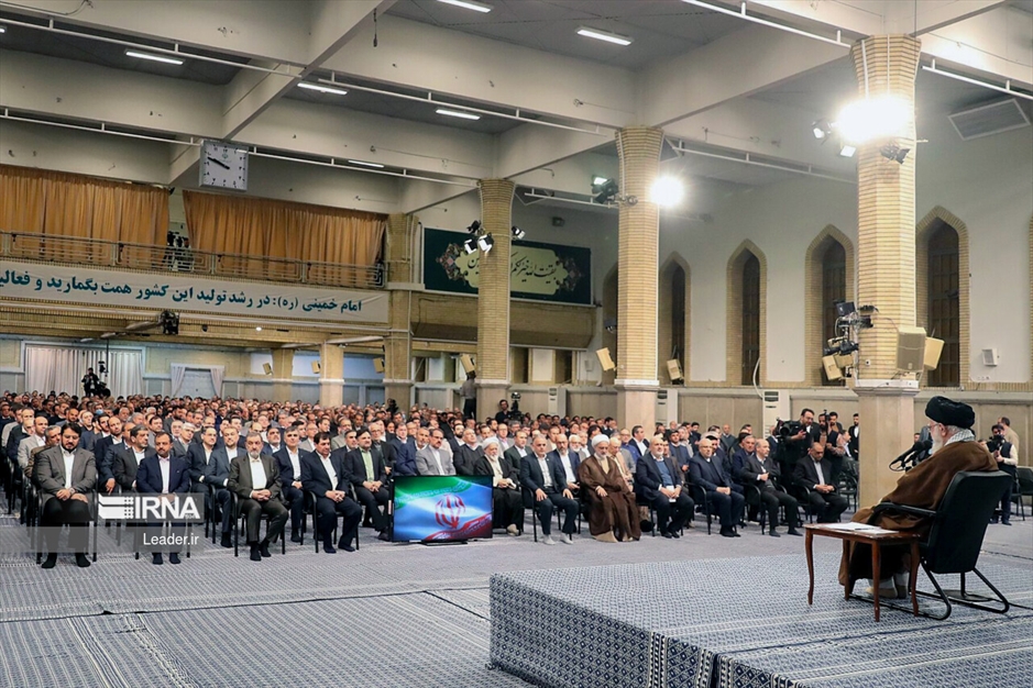 دیدار تولیدکنندگان و فعالان اقتصادی با رهبر انقلاب