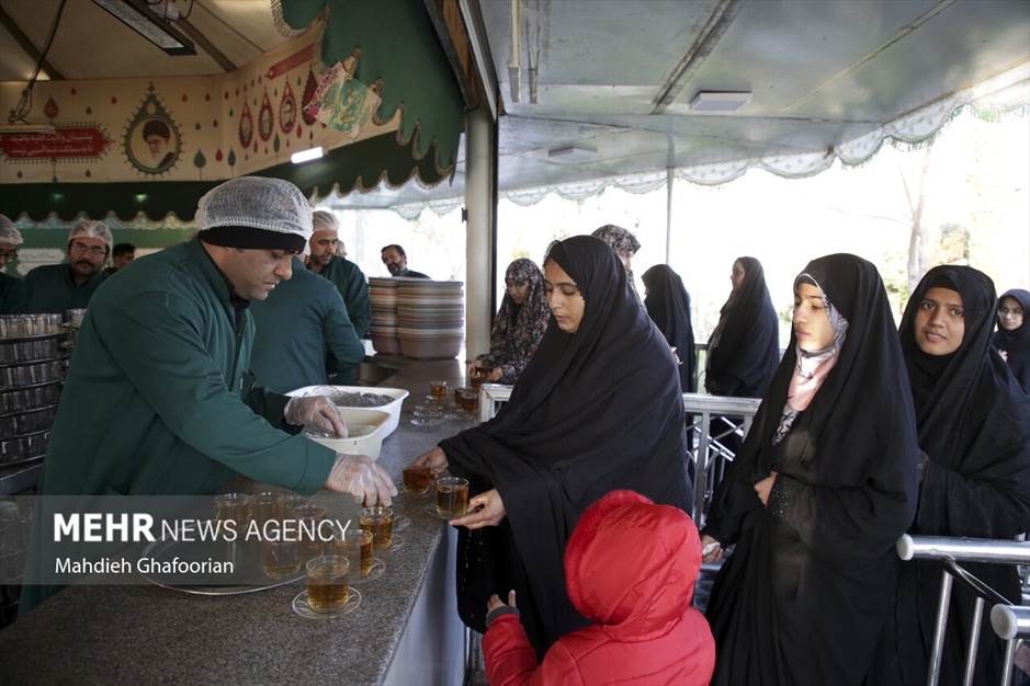 خدمت به زائران امام رضا علیه‌السلام