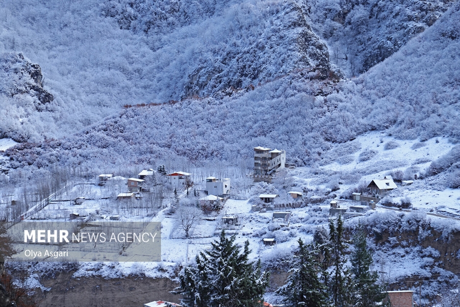 زمستان برفی روستای تاریخی و گردشگری زیارت گرگان
