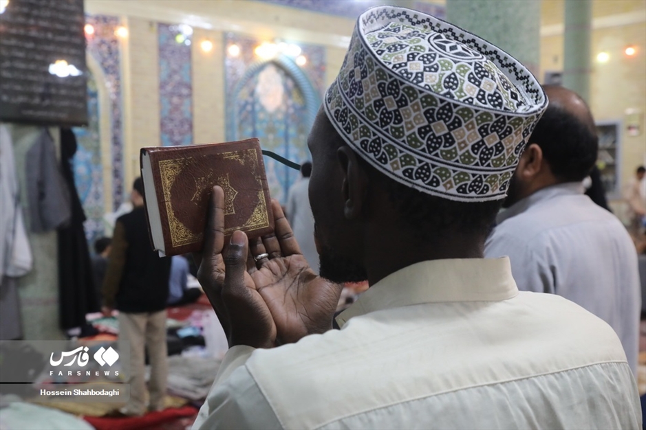 اعتکاف طلاب غیر ایرانی در قم