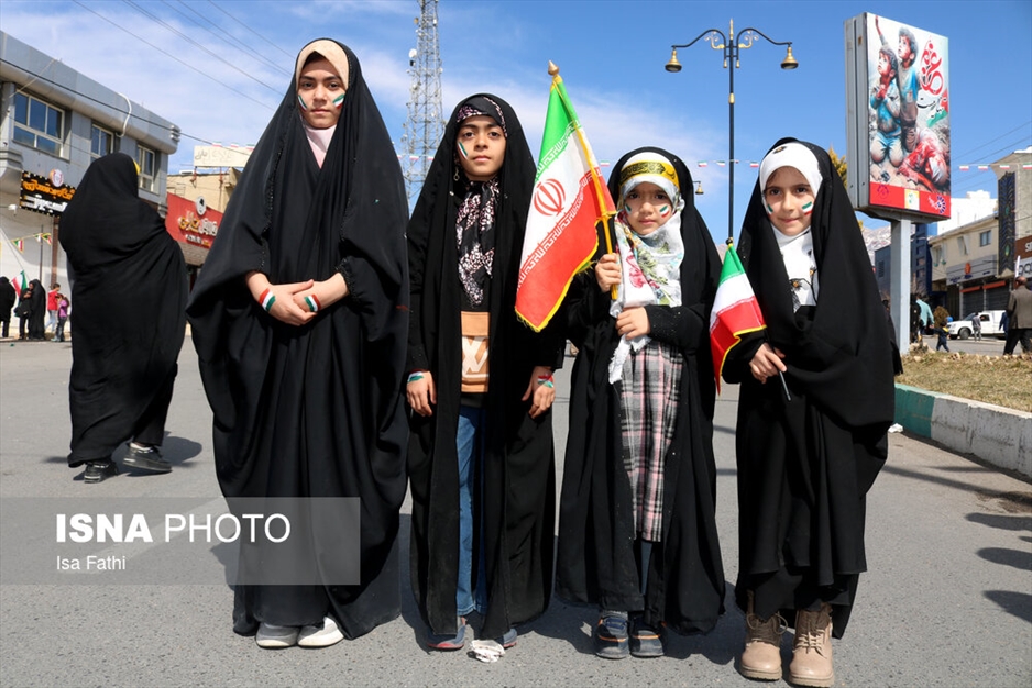حضور نوجوانان در راهپیمایی ۲۲ بهمن