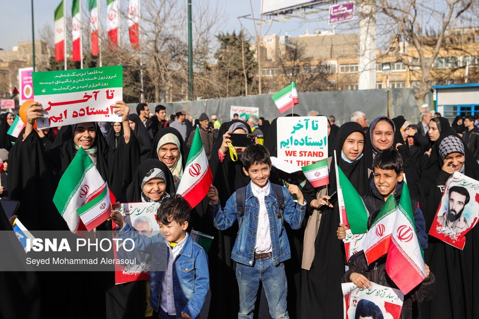 حضور نوجوانان در راهپیمایی ۲۲ بهمن