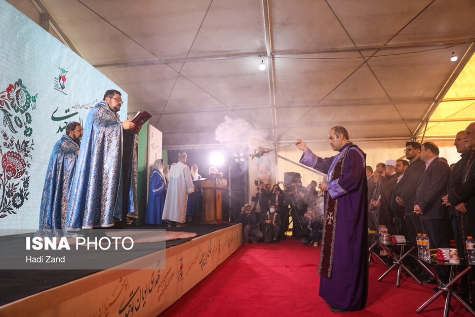 عطرافشانی و گلباران مزار شهدای ادیان توحیدی