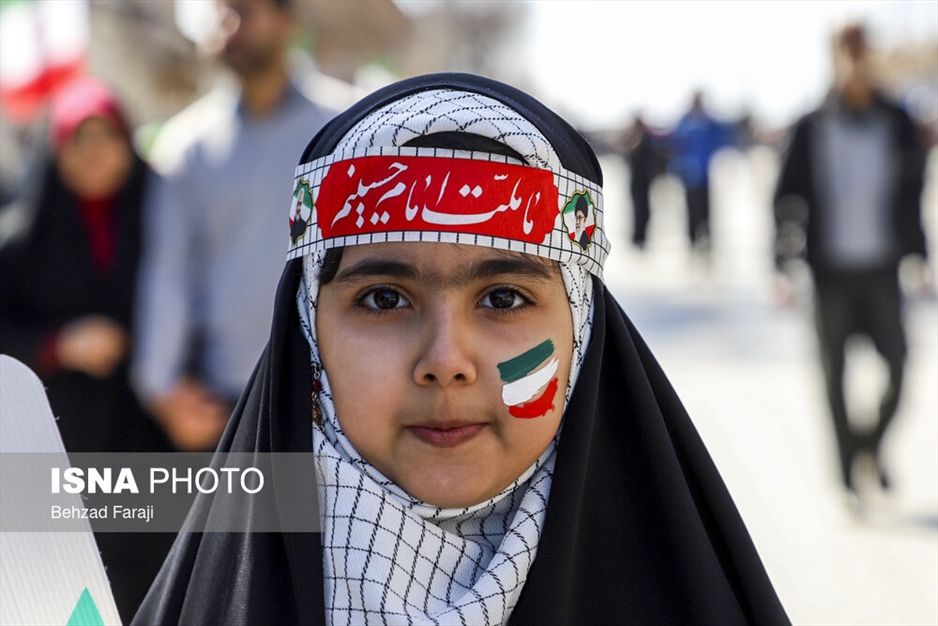 حضور نوجوانان در راهپیمایی ۲۲ بهمن