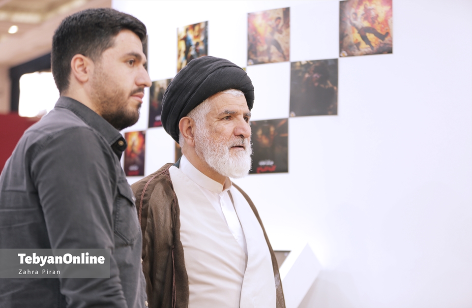 حضور چهره‌ها و مسئولین در غرفه تبیان 