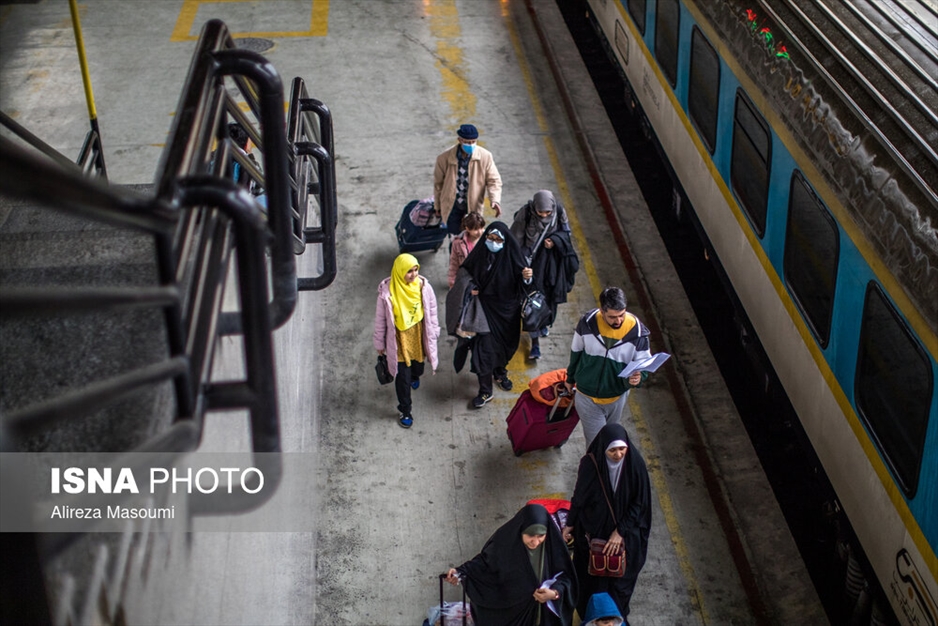 بدرقه مسافران نوروزی در راه آهن تهران