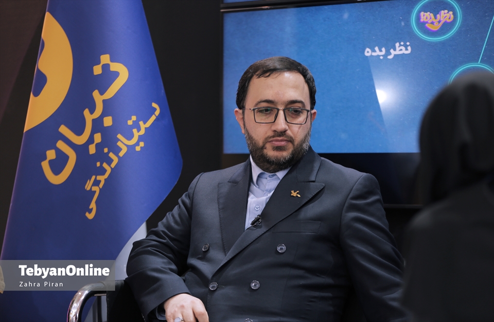 حضور چهره‌ها و مسئولین در غرفه تبیان 