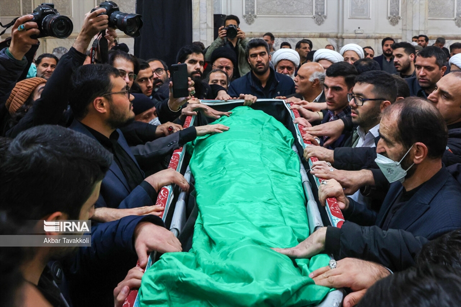 وداع با پیکر آیت‌الله «امامی کاشانی»