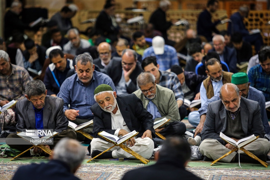 جزءخوانی قرآن در حرم حضرت معصومه (س)