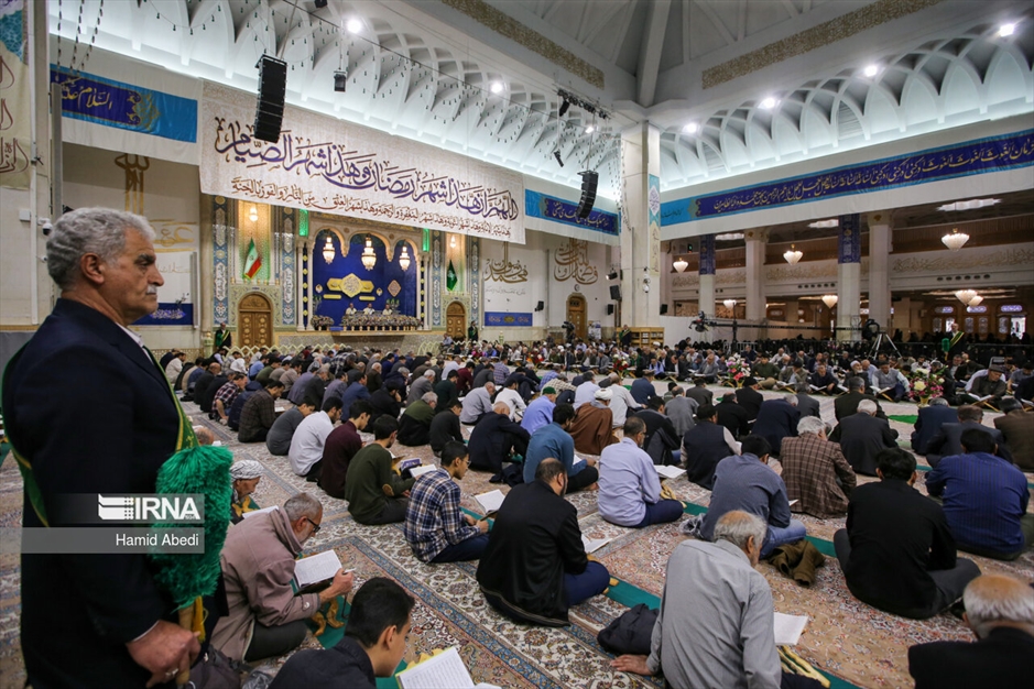 جزءخوانی قرآن در حرم حضرت معصومه (س)