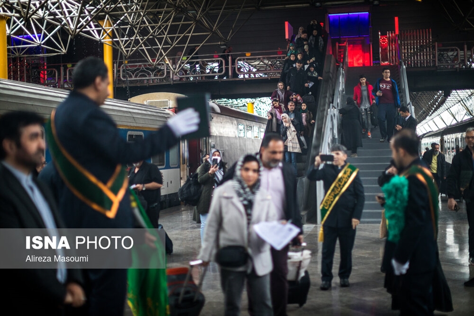 بدرقه مسافران نوروزی در راه آهن تهران