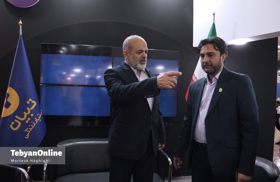 حضور چهره‌ها و مسئولین در غرفه تبیان 