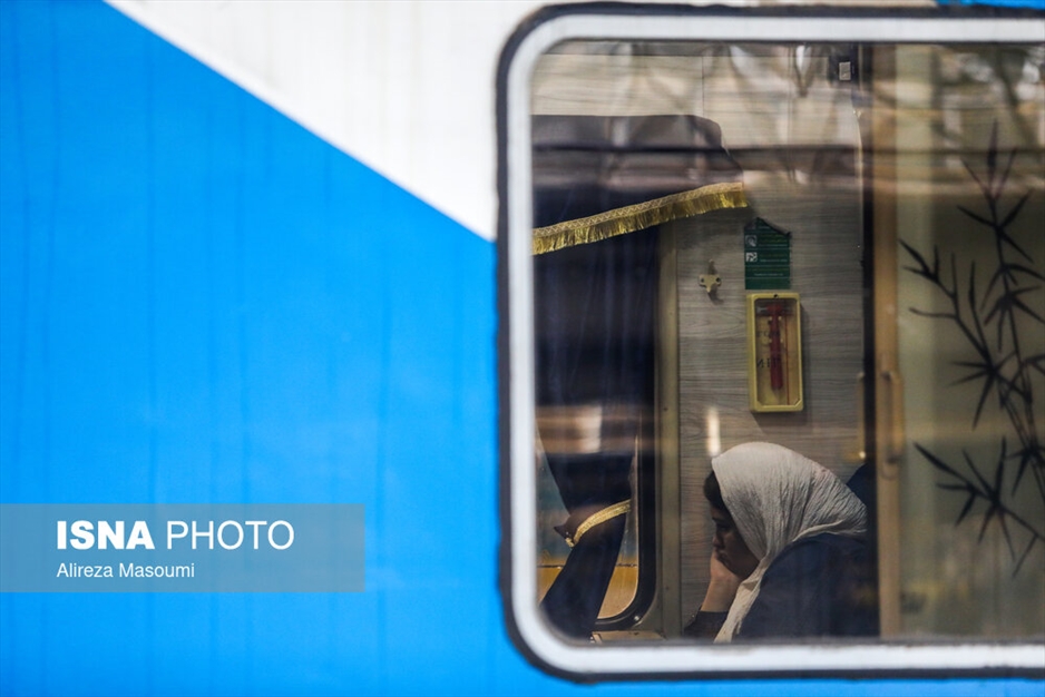 بدرقه مسافران نوروزی در راه آهن تهران