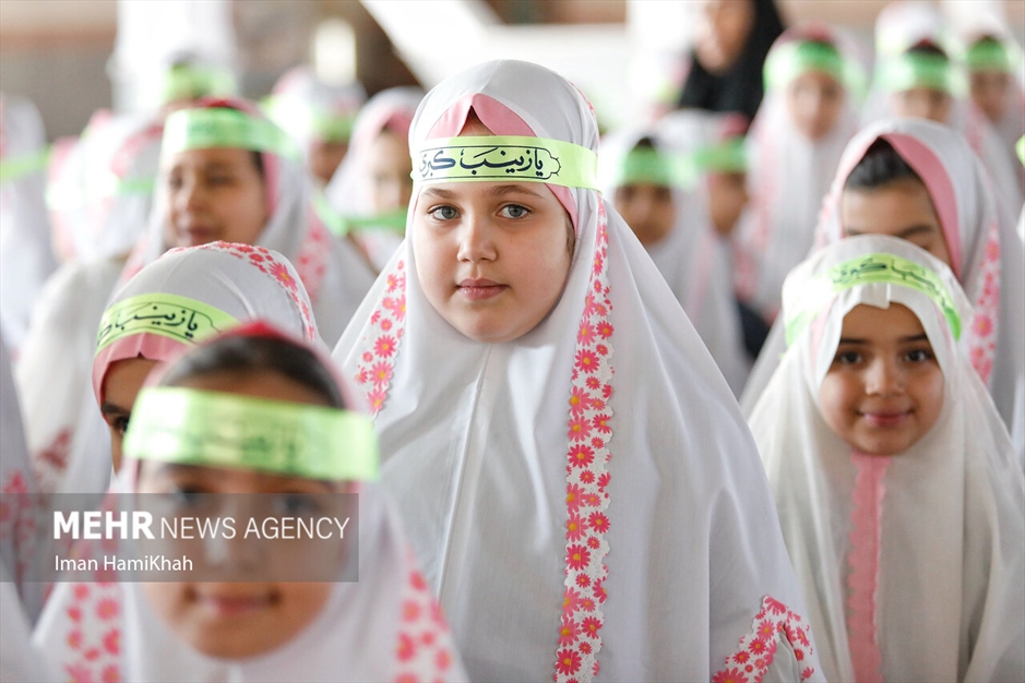 آیین جشن تکلیف ۲۵۰۰ دختر دانش آموز در همدان