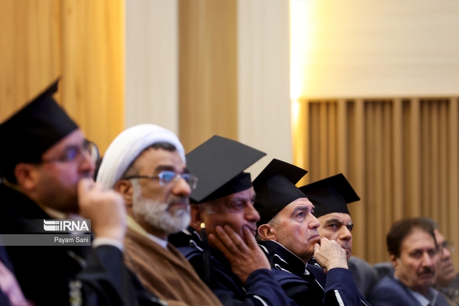 اعطای نشان ویژه استاد ممتازی دانشگاه تهران