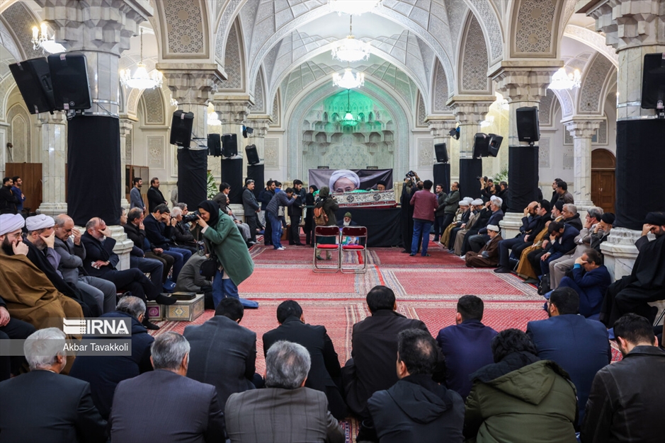 وداع با پیکر آیت‌الله «امامی کاشانی»