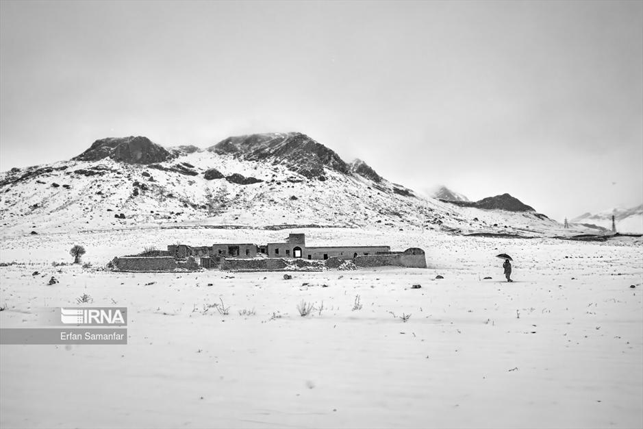 به سپیدی برف