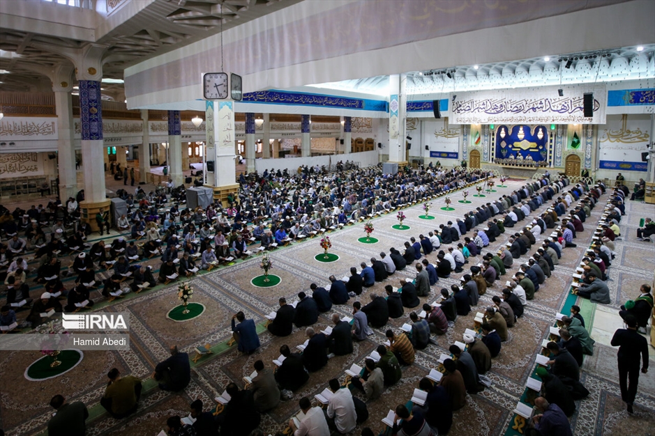 جزءخوانی قرآن در حرم حضرت معصومه (س)