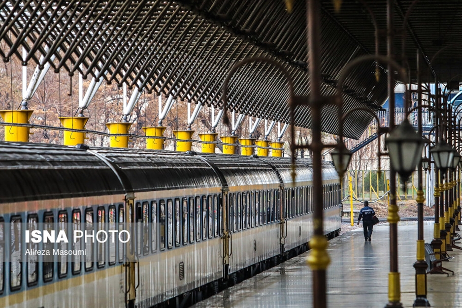 بدرقه مسافران نوروزی در راه آهن تهران