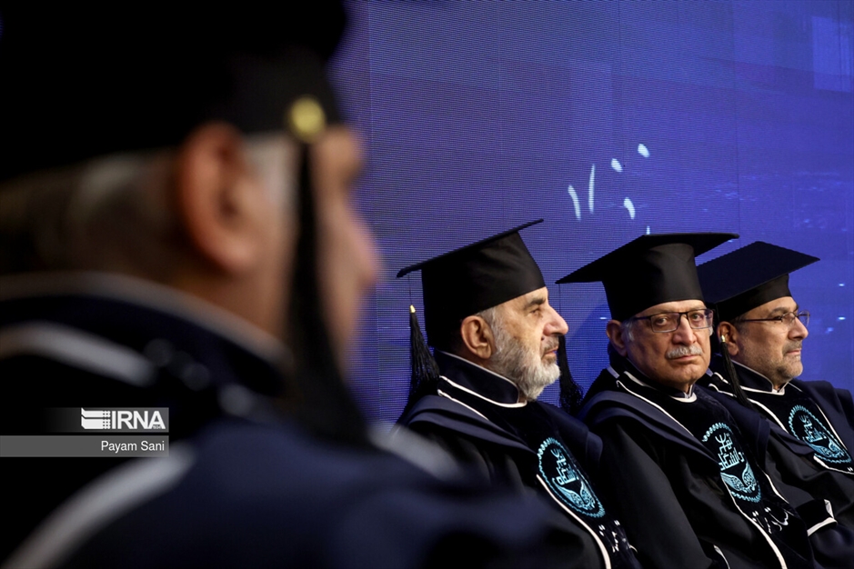 اعطای نشان ویژه استاد ممتازی دانشگاه تهران