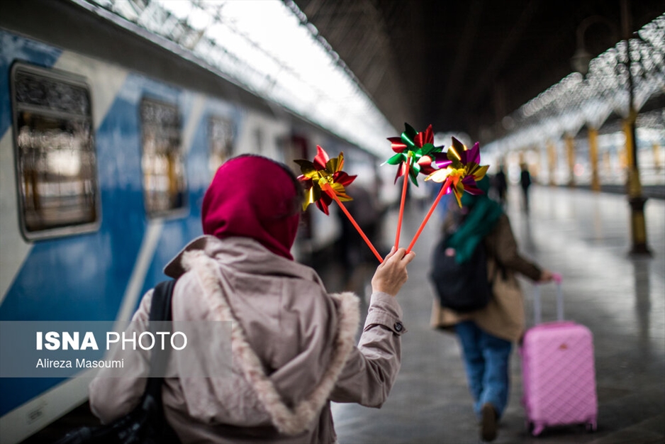 بدرقه مسافران نوروزی در راه آهن تهران