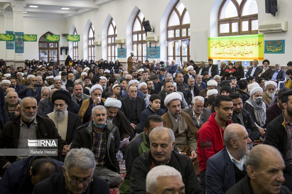 عمامه‌گذاری طلاب در روز نیمه شعبان